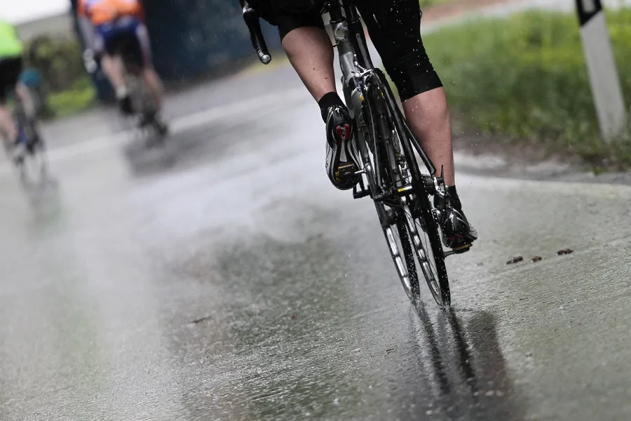 10 tips voor het wielrennen in de regen